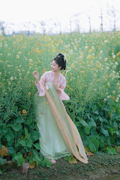 邂逅七彩花田里的仙女